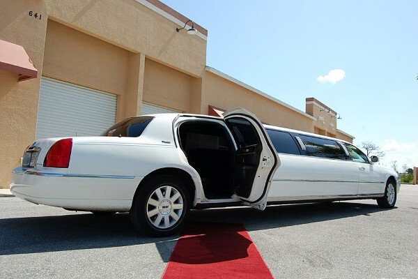 Phoenix White Lincoln Stretch Limo
